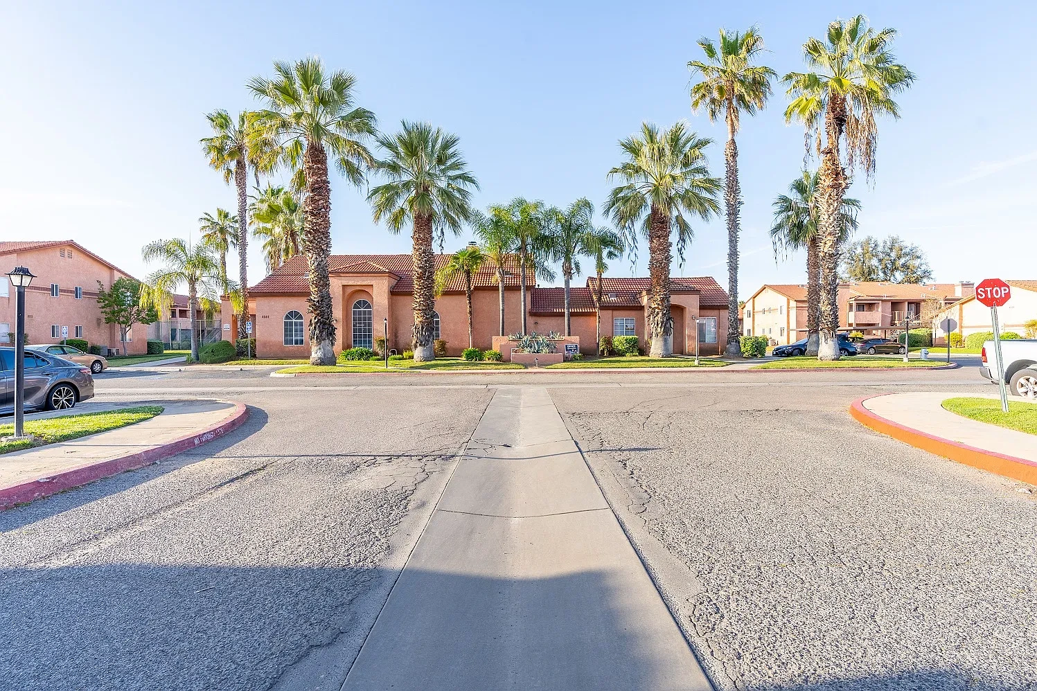 Mirage Apartments – photo 2