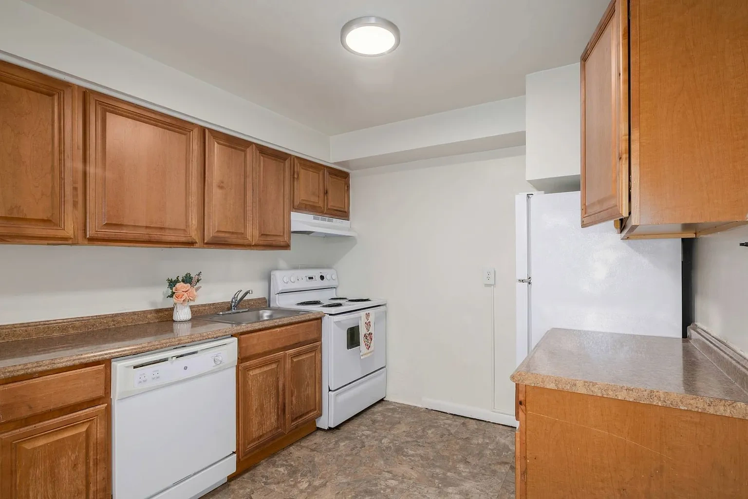 Karen Court Apartments – photo 5