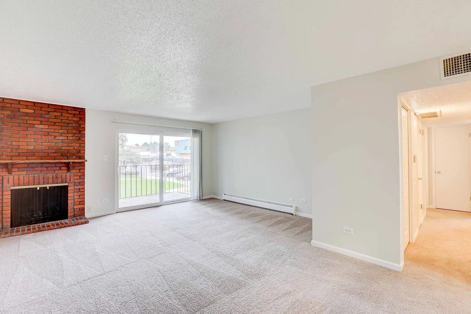 Monaco Parkway Apartments – photo 1