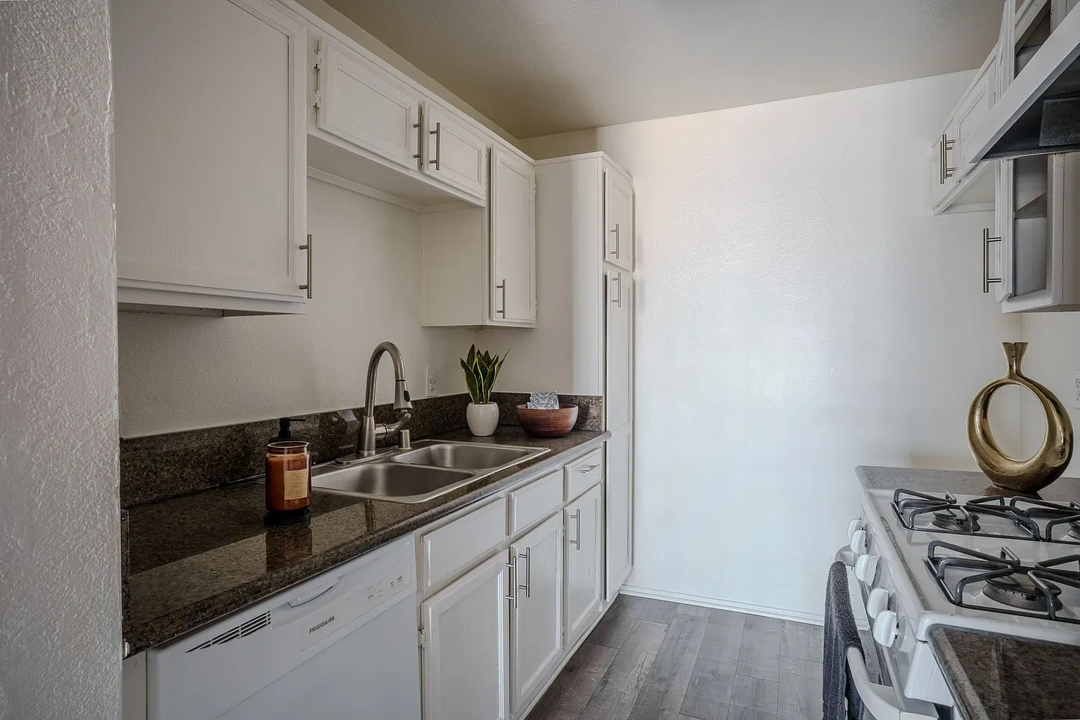 1362 Temple Ave. – photo 4