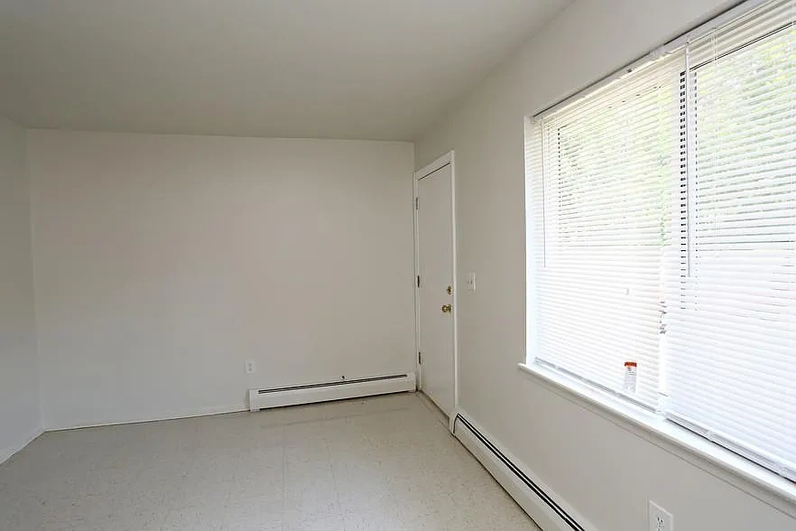 Oakland Gardens – photo 2