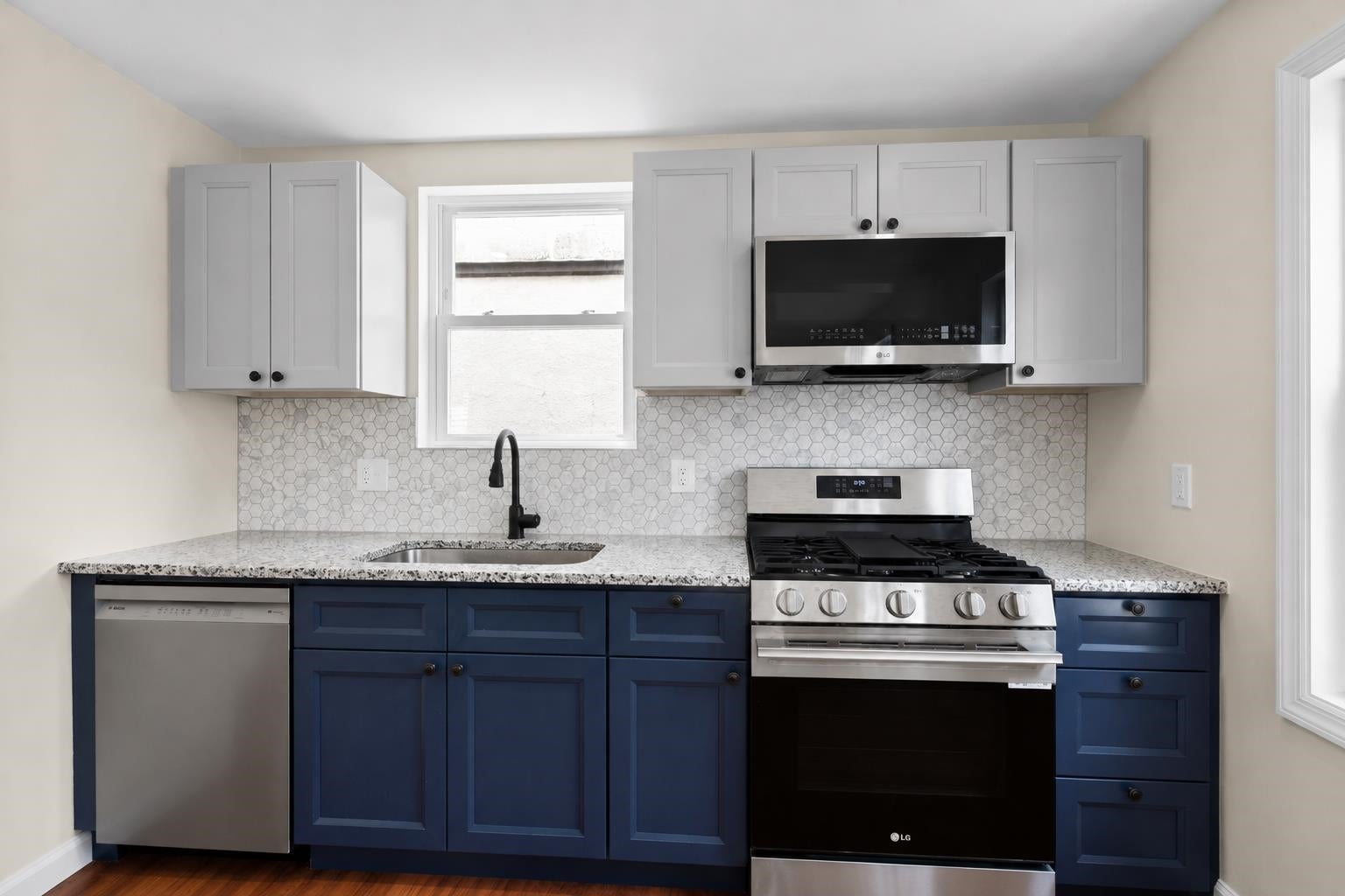 731 Humboldt St – photo 4