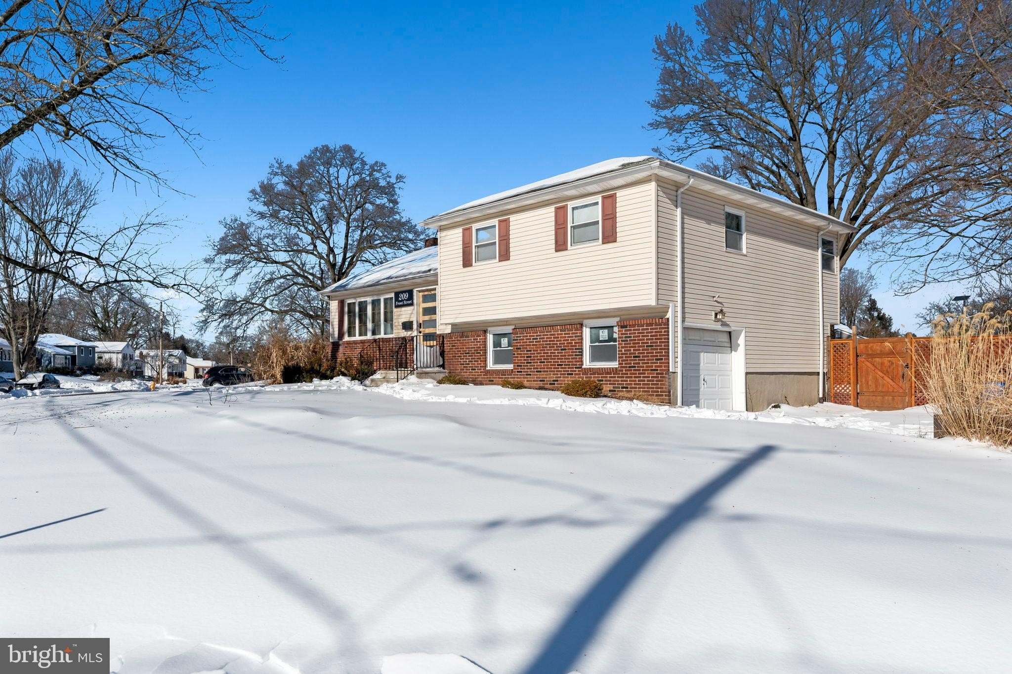 209 Front St – photo 4