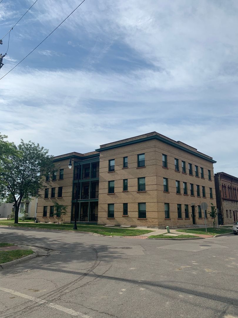 102 9th St S unit 3 – photo 1