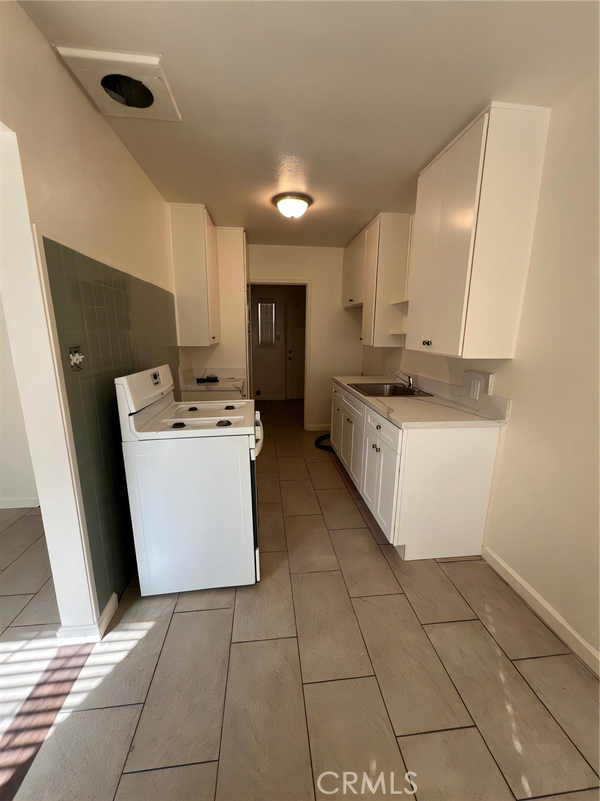 635 W 17th St – photo 4