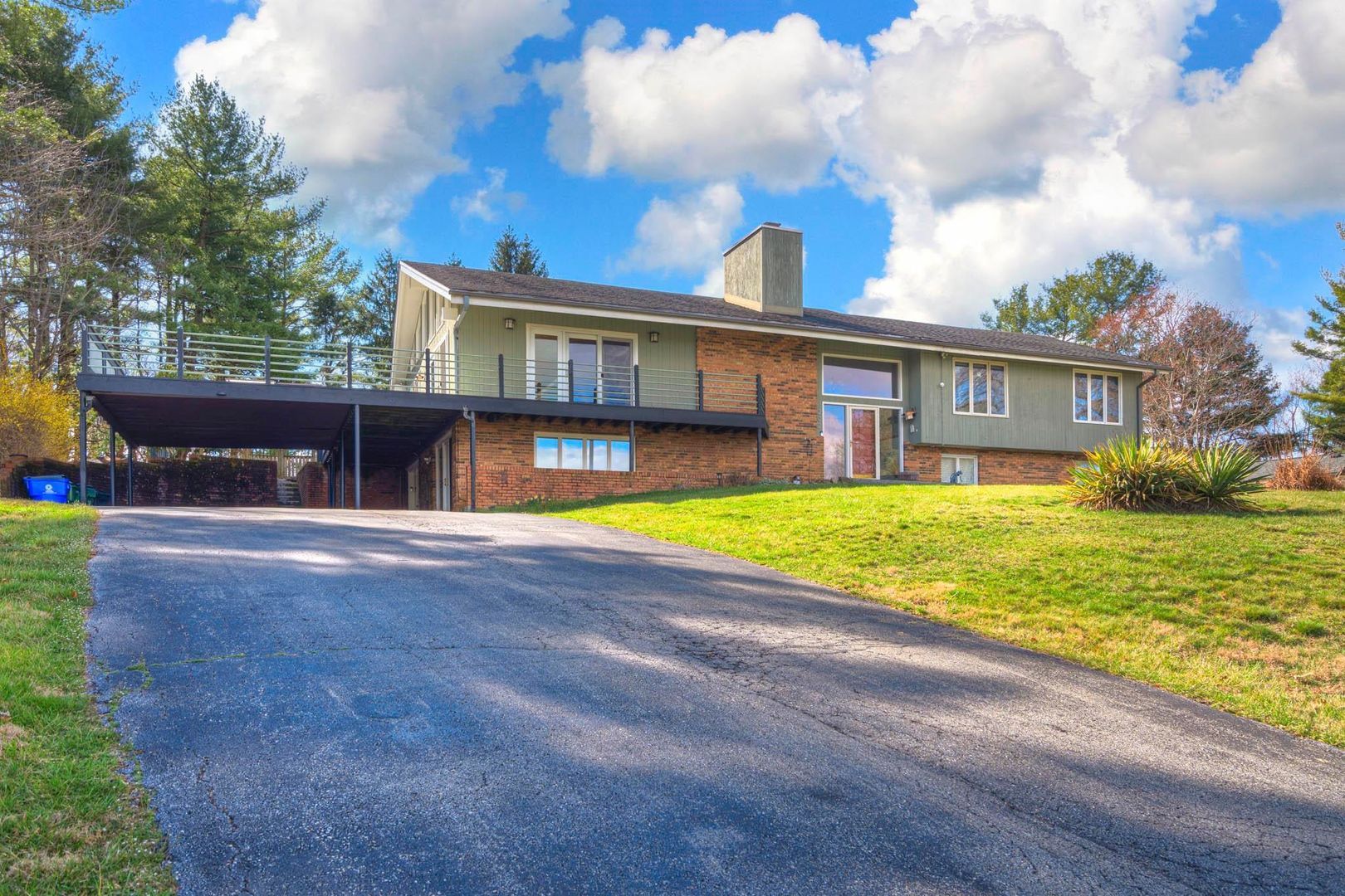 202 Fincastle Dr – photo 2