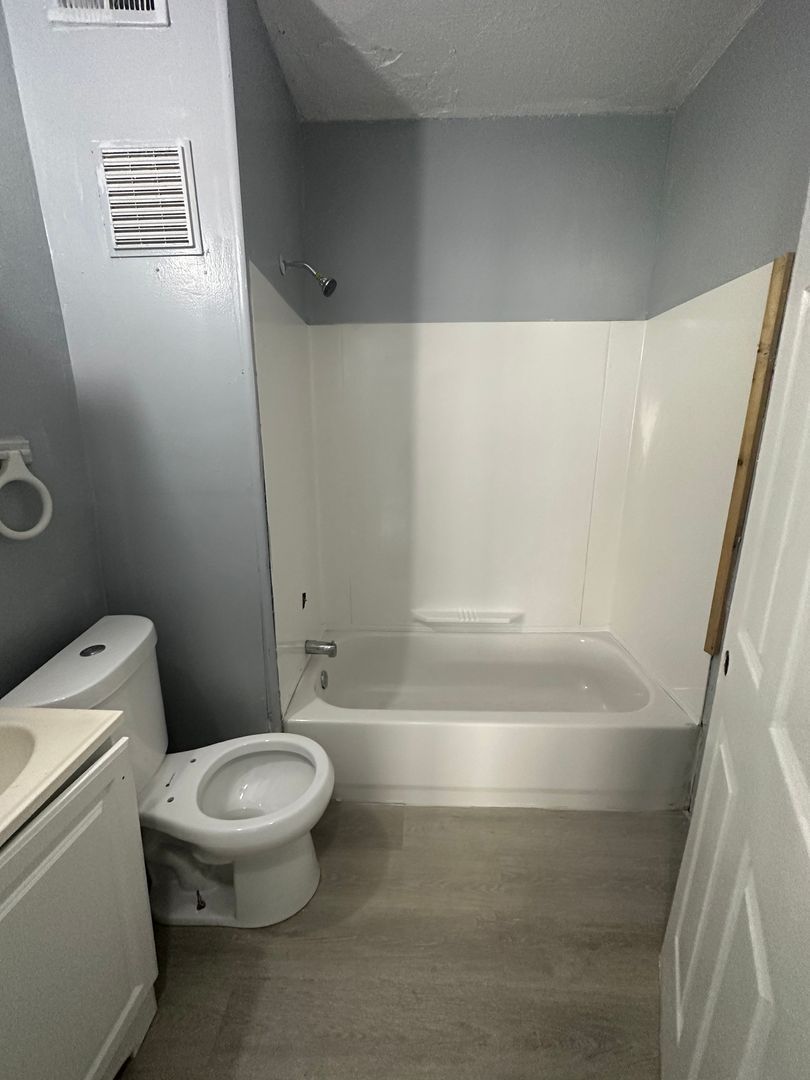 11414 Fairport Ave unit UP – photo 5