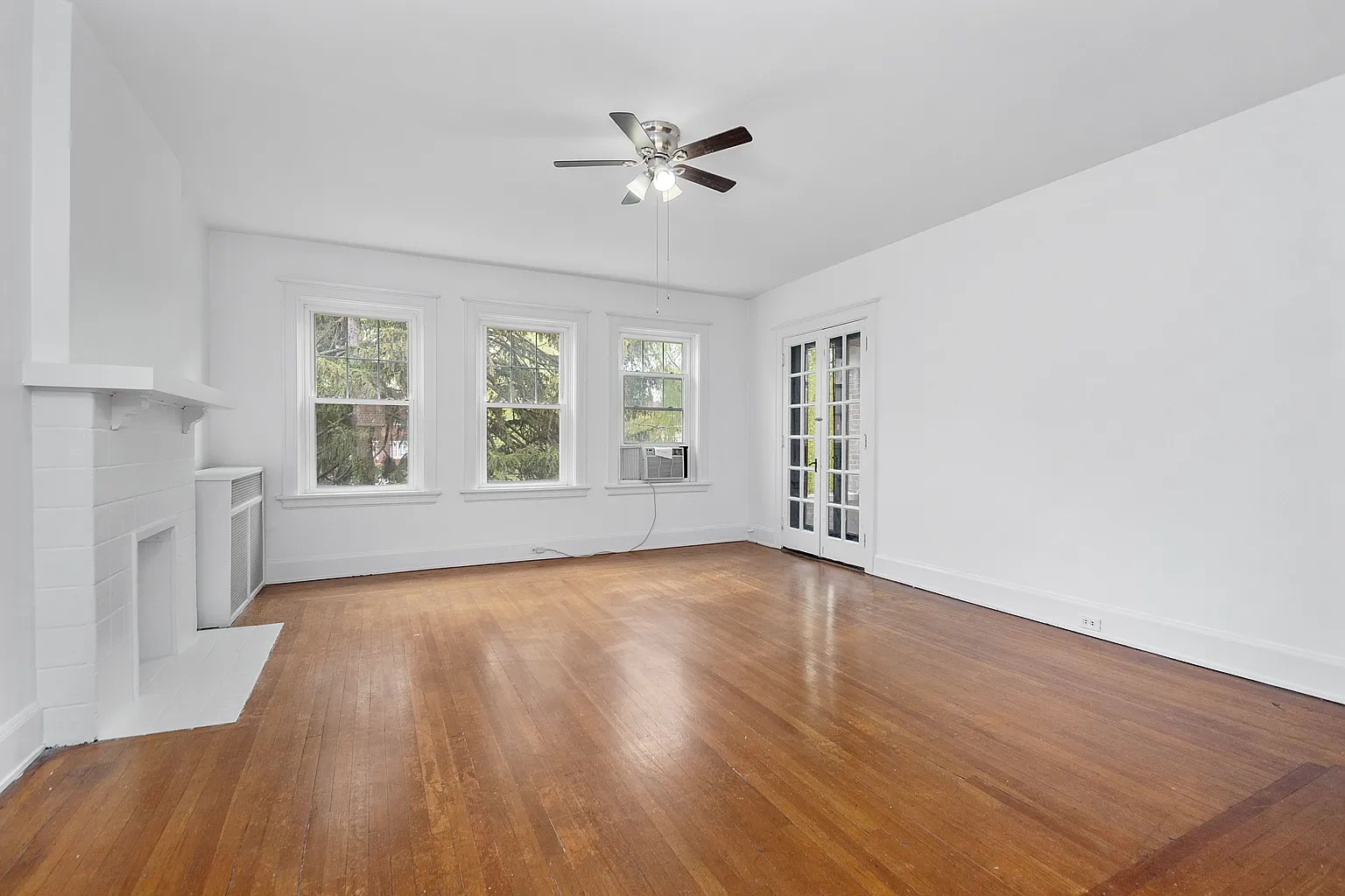 2570 Madison Rd – photo 4