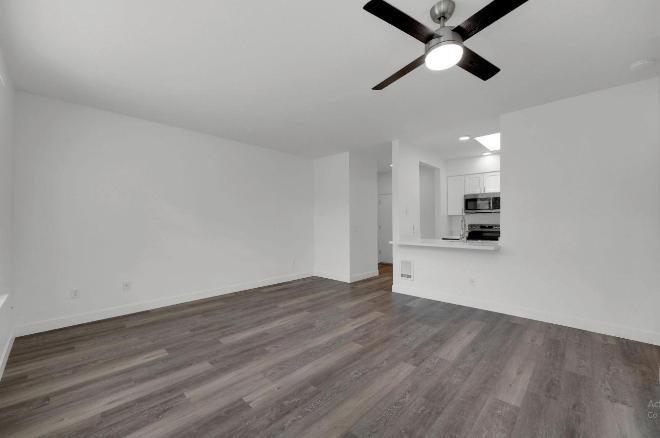255 W Broadway – photo 2