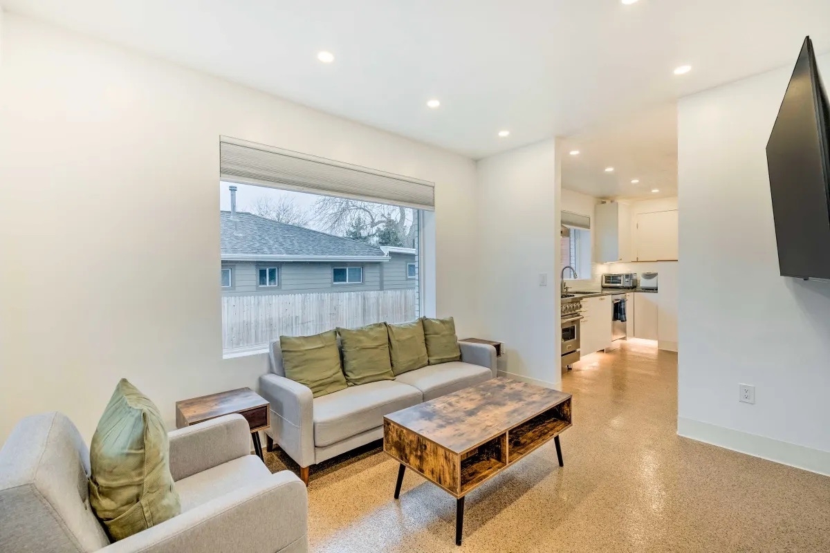 2324 S Green St – photo 4