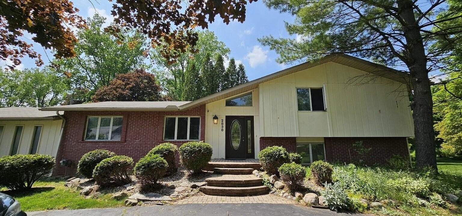 2838 Birchena Crescent – photo 1