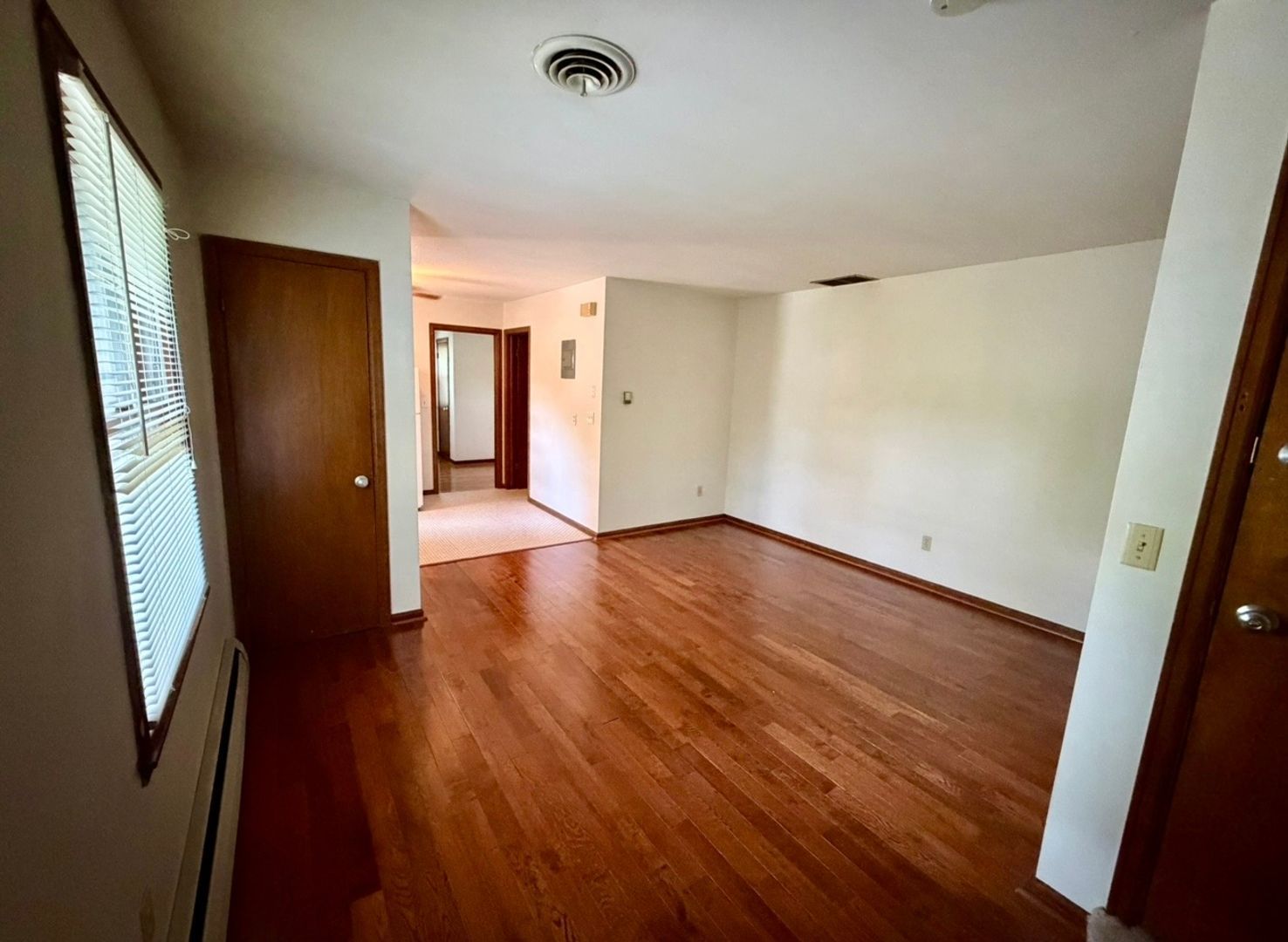 801 N Mclean St unit Unit 4 – photo 3