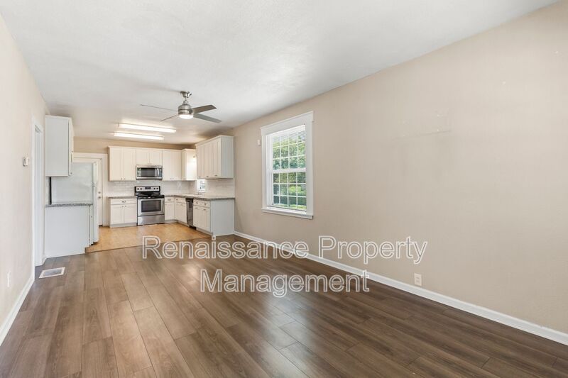 400 E Ellis St – photo 3