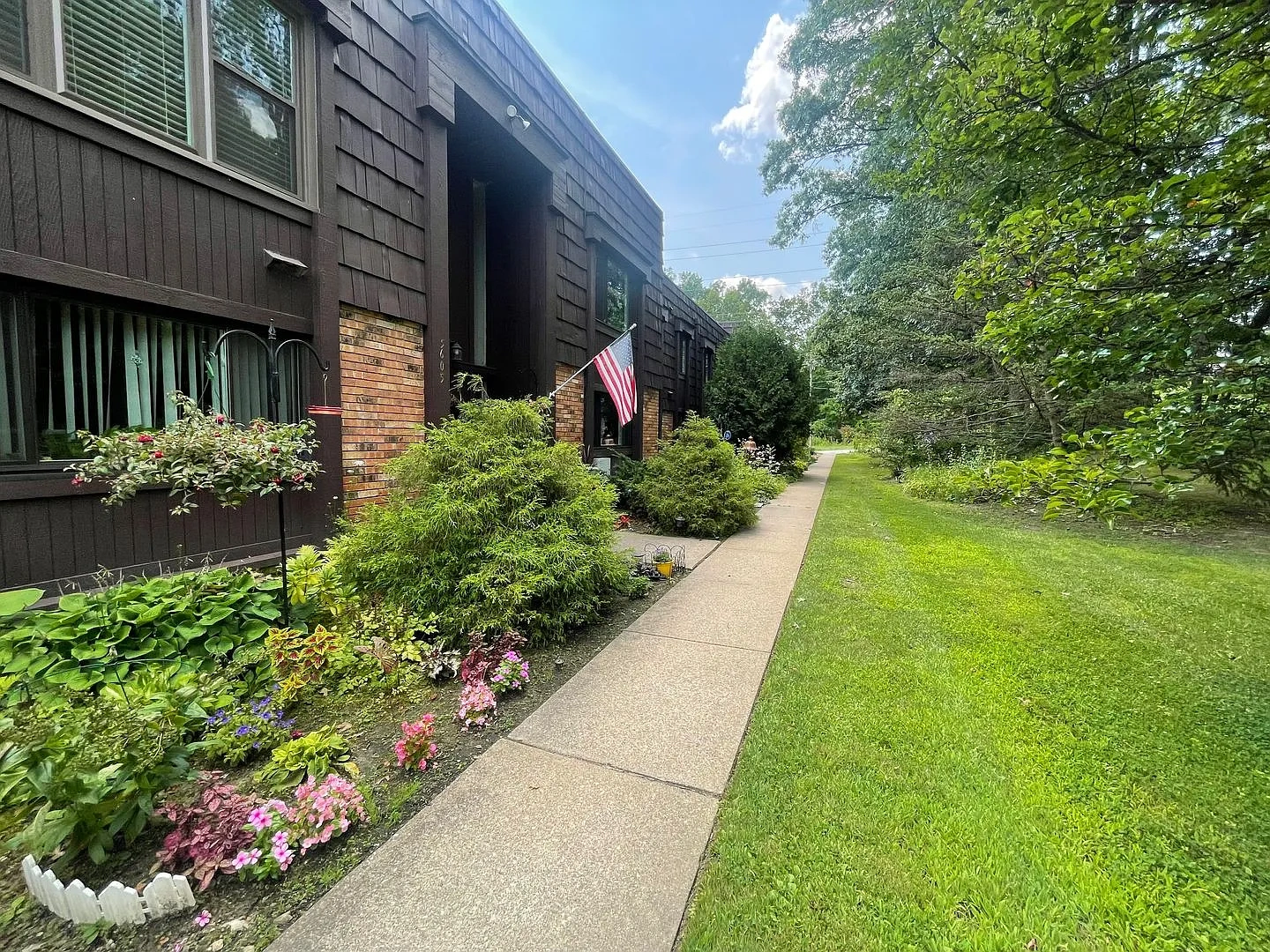 Goodhue Apartments – 2 br / 1.0 ba (980 sf)