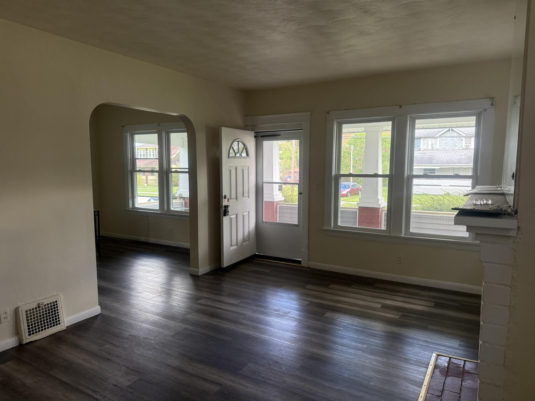 33 W Judson Ave – photo 5