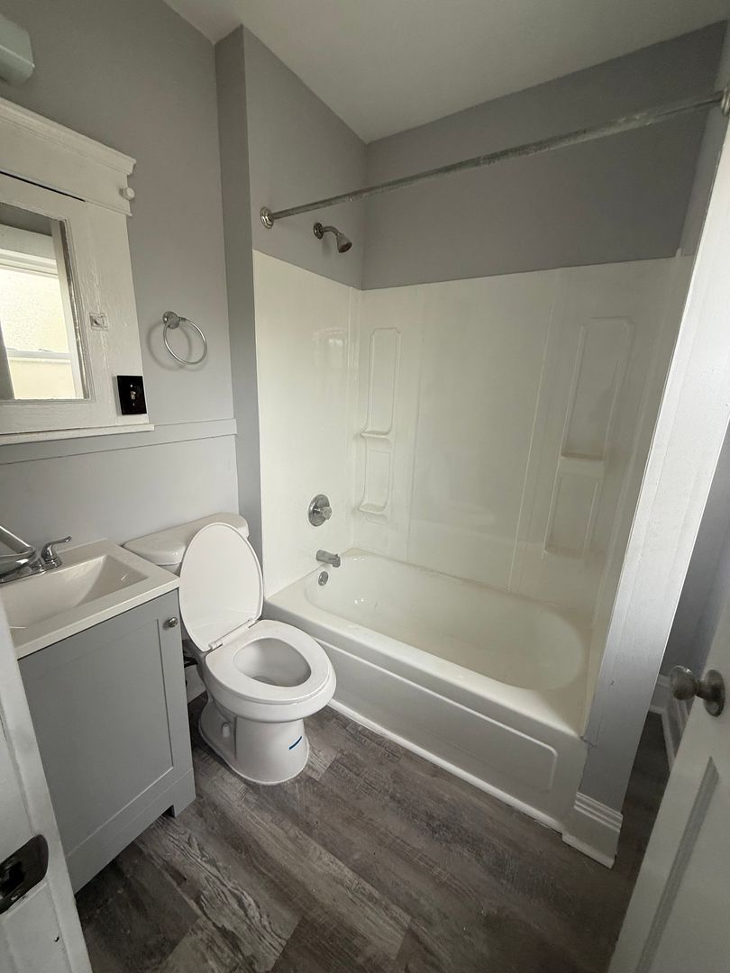 15718 Holmes Ave unit up – photo 4