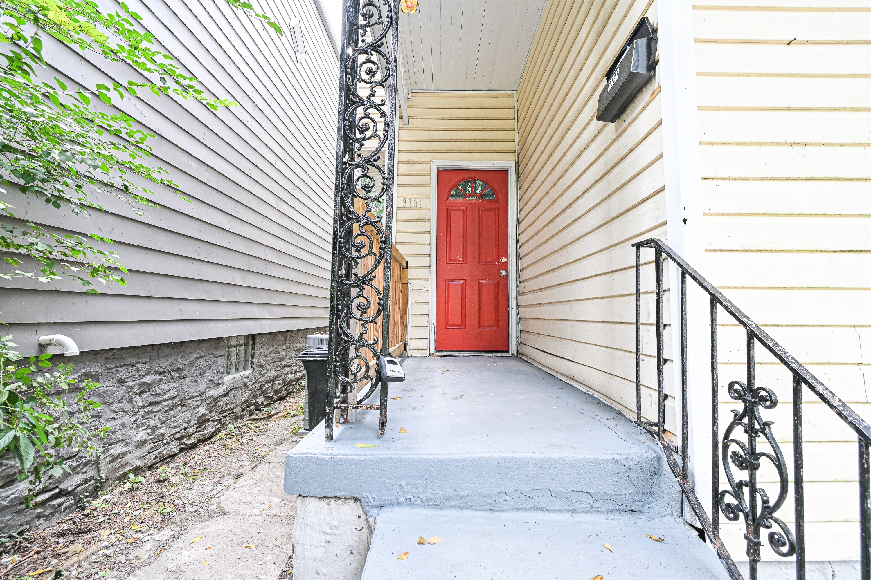 3131 Harvard Ave – photo 2