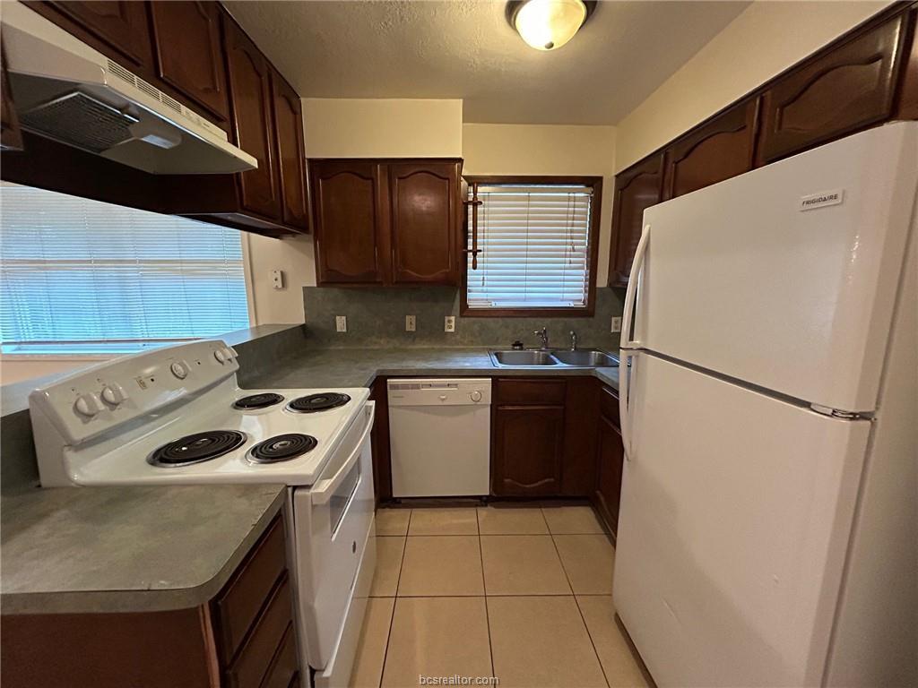 1913 Pine Tree Dr unit A – photo 4