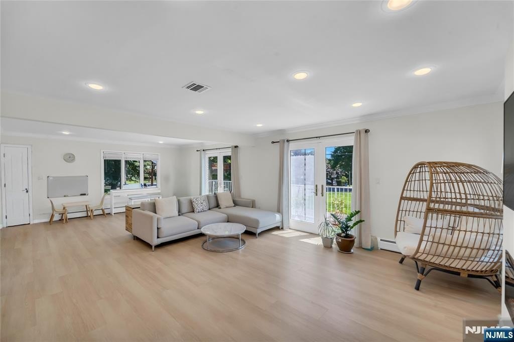 290 Mohegan Way – photo 3