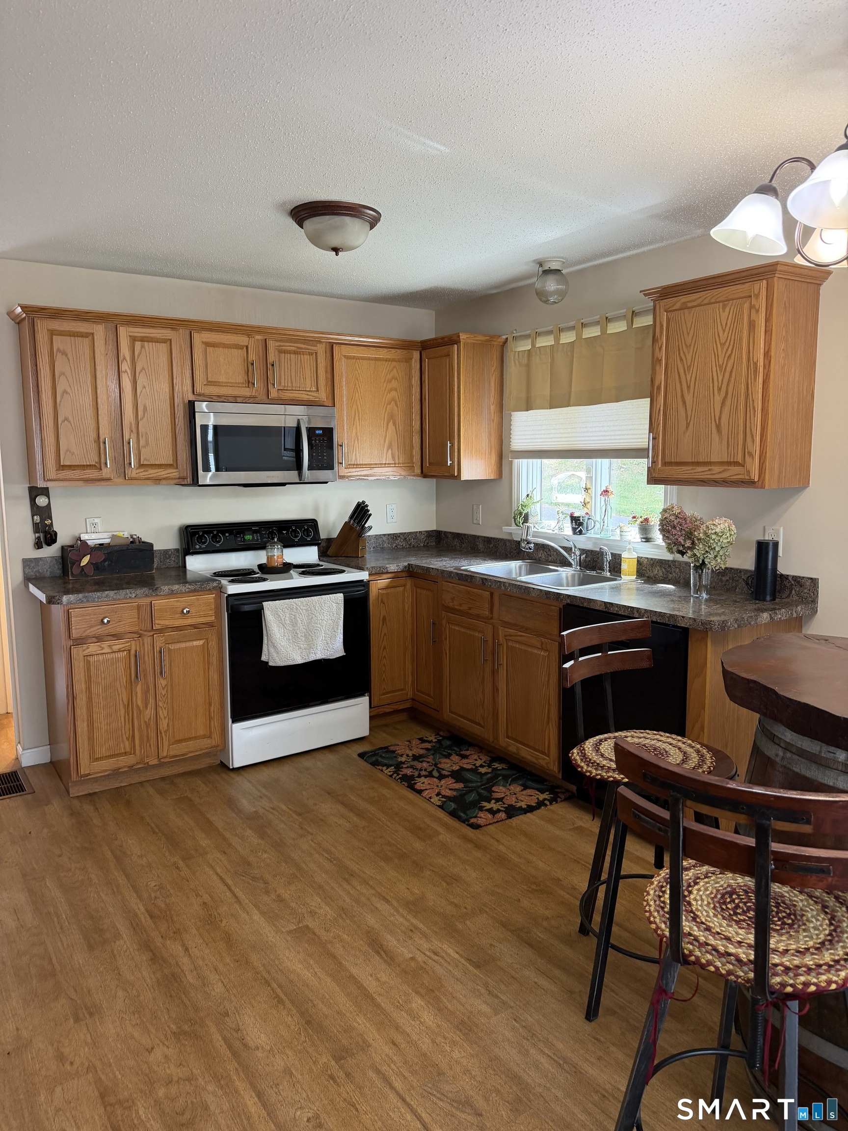 309 Halladay Dr – photo 2