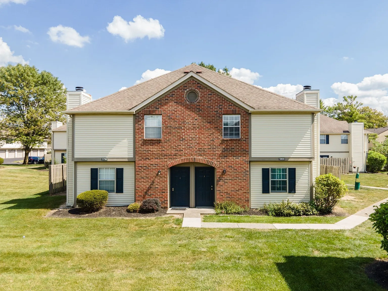 TOWNHOMES AT MCNAUGHTEN – photo 3