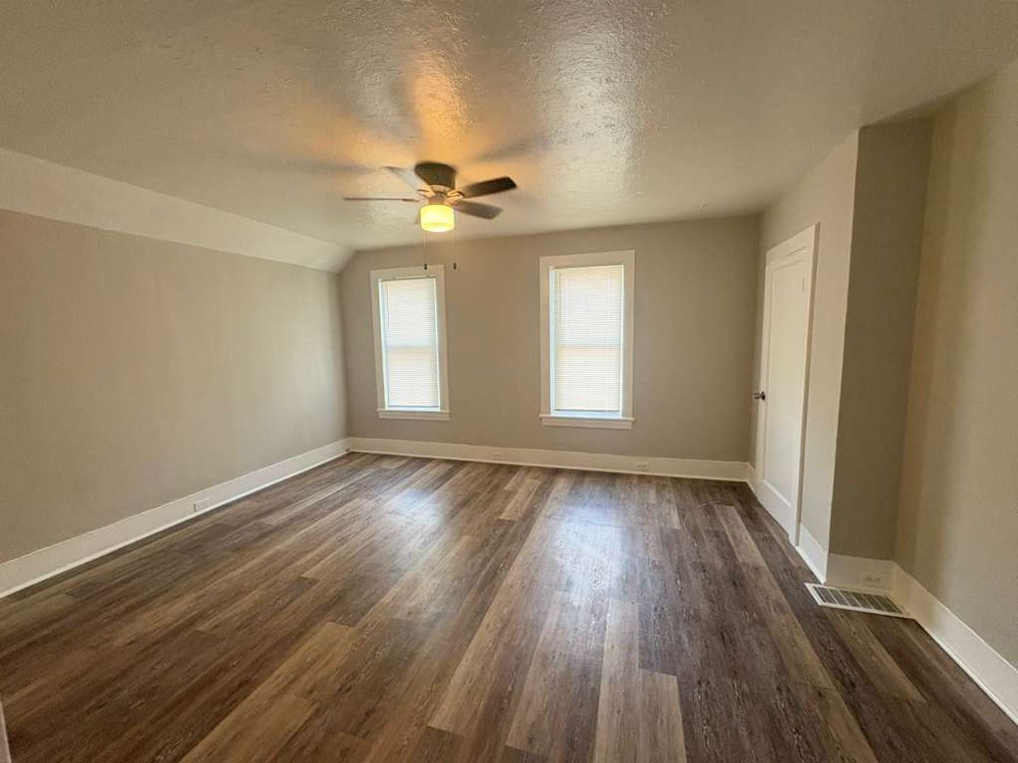 3130 W 33rd St unit Unit 1 – photo 2