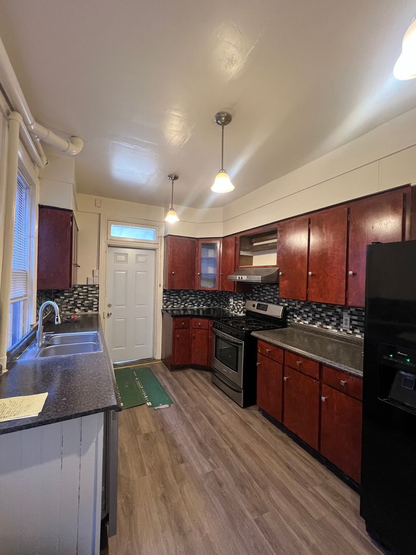 631 Lincoln St – photo 3