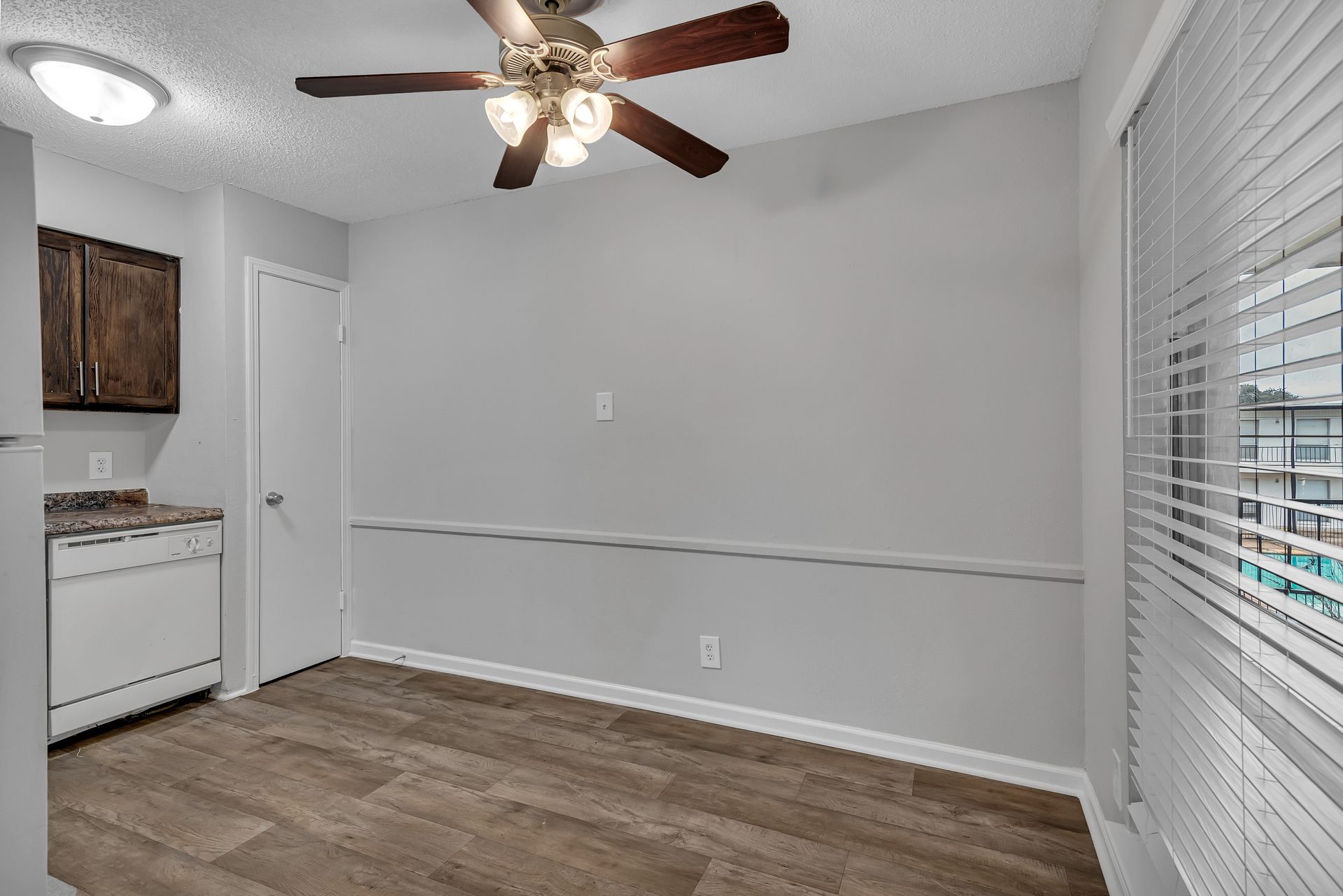 5101 Hawthorne Dr – photo 1