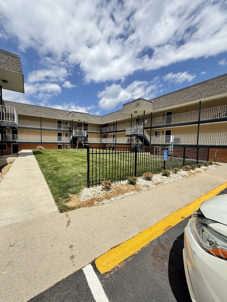 The Oak Grove Village Apartments – photo 3
