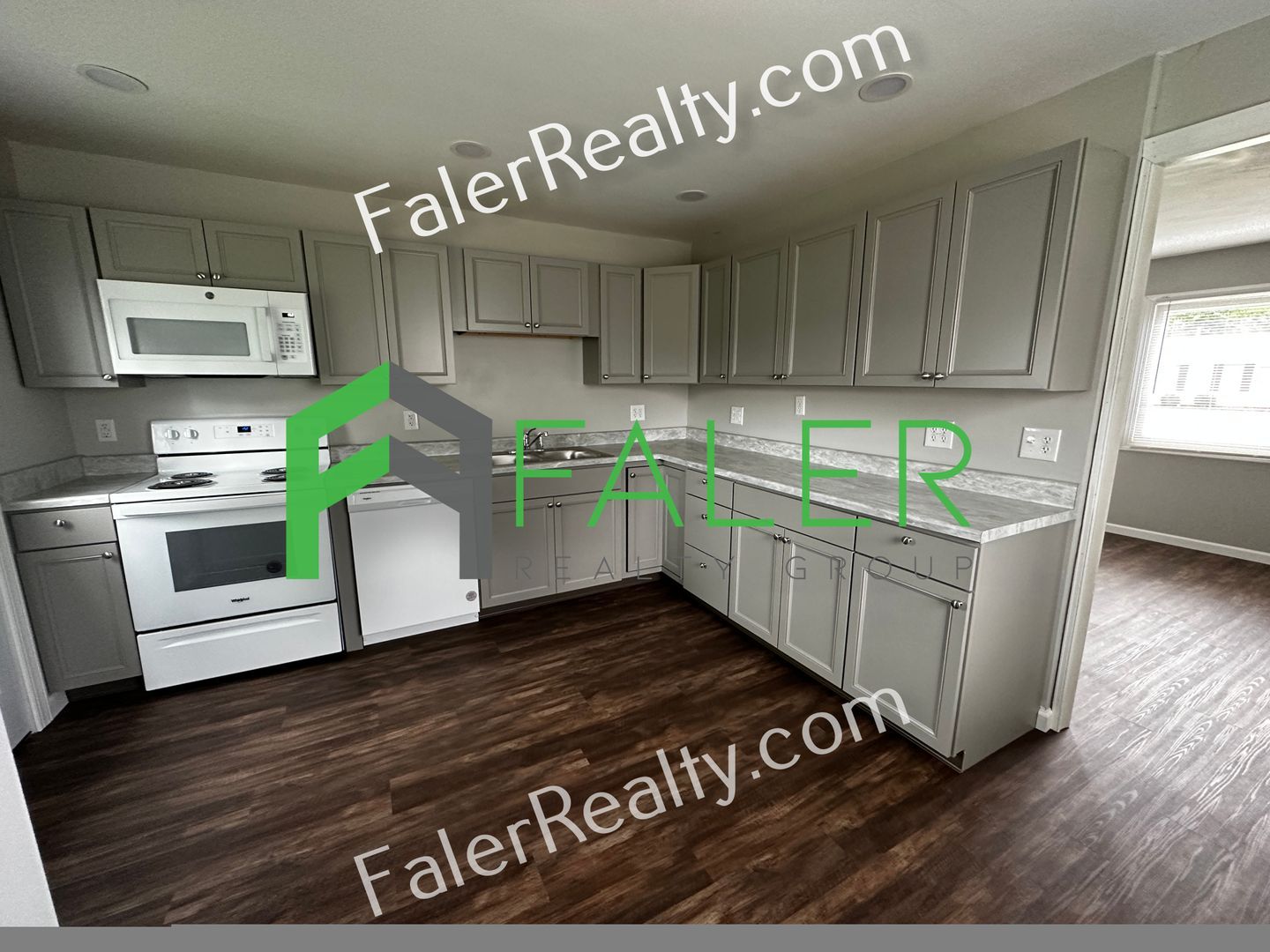 498 Ridgebury Dr – photo 4