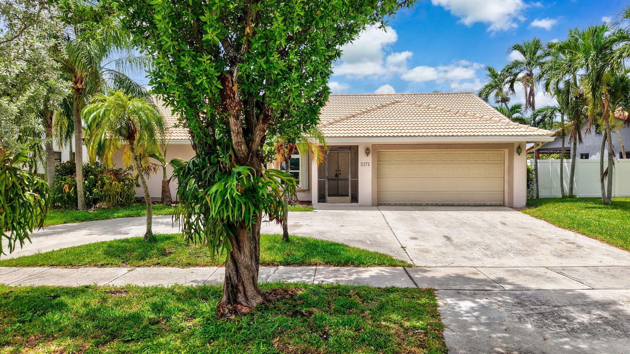 2171 NW 76th Ave – photo 2