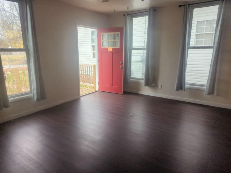 912 Willow Ave – photo 4