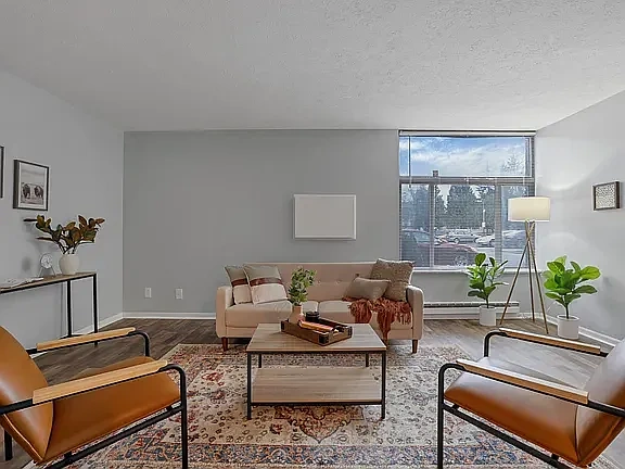 640 King St – photo 2