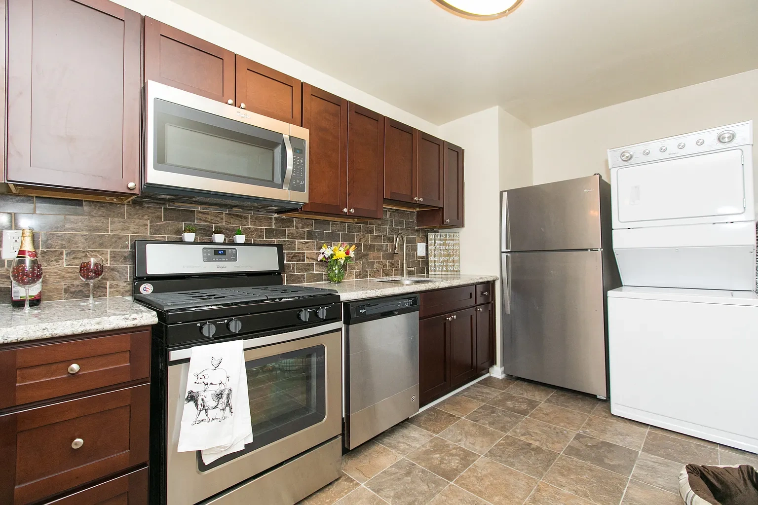 Quail Hollow Apartment Homes – photo 4