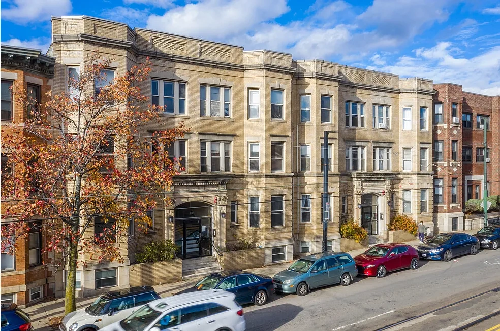 881 Huntington Ave. – photo 4