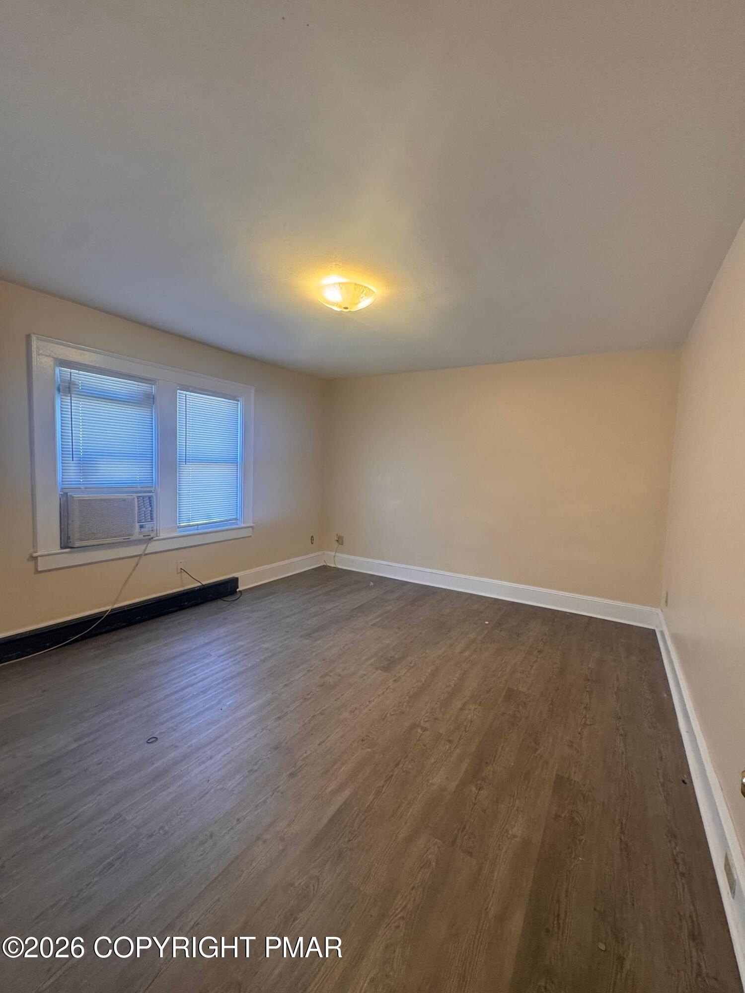 228 Oak St – photo 2