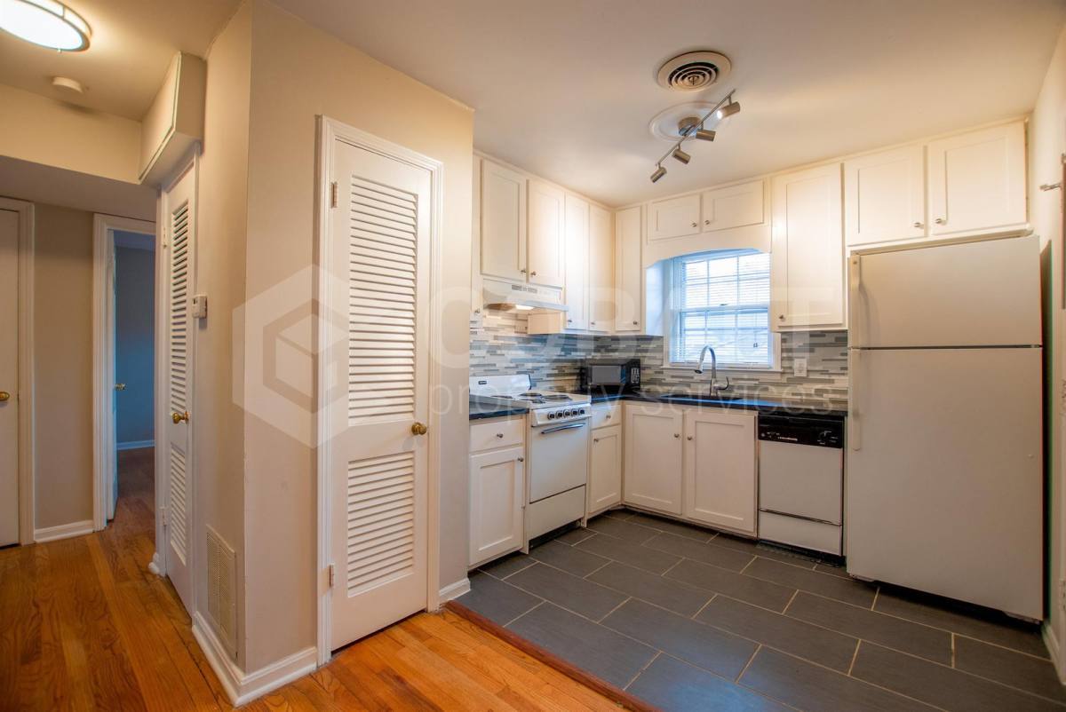 3607 Roxboro Rd NE unit 8 – photo 1