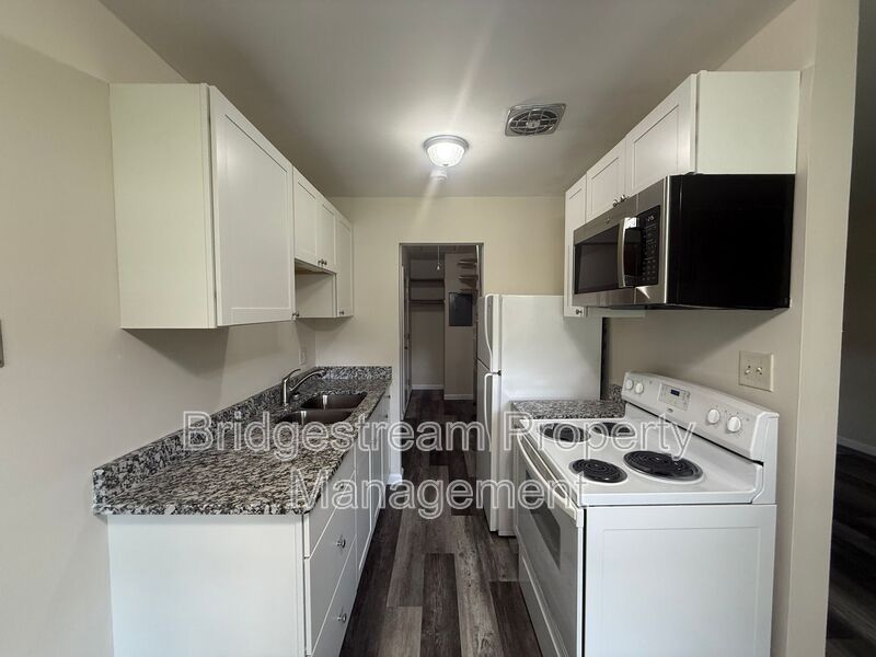 4352 Sunray Rd unit 3 – photo 2