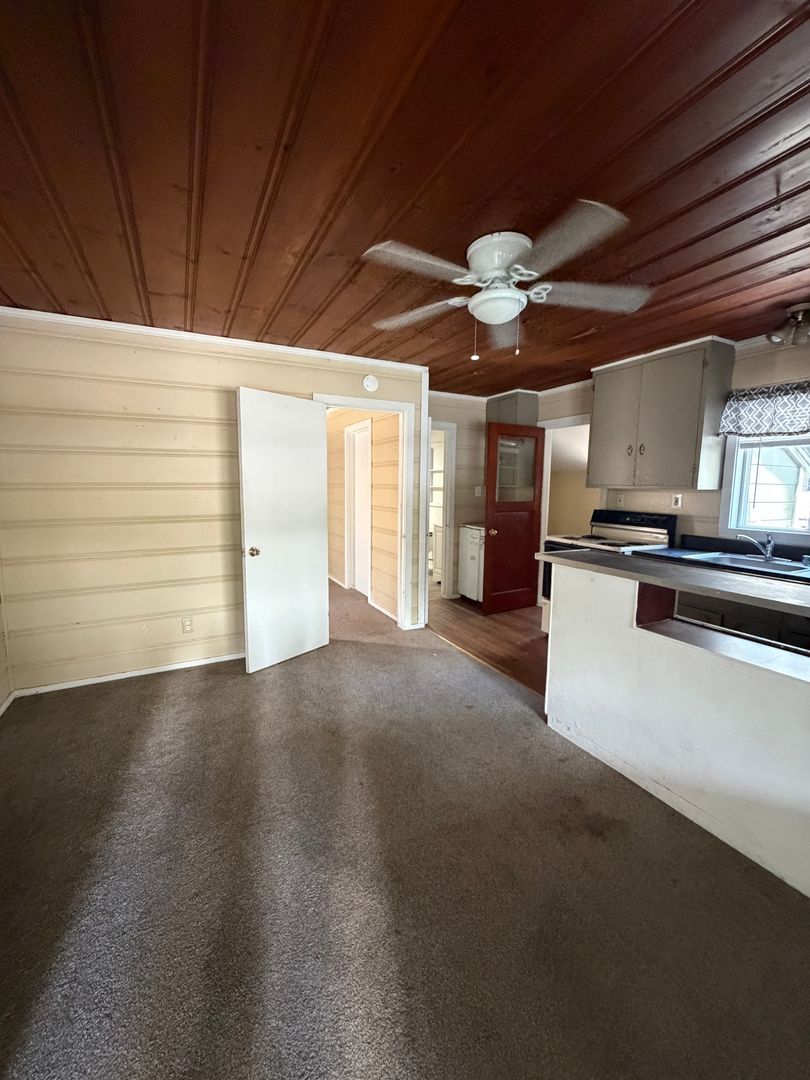 1048 Reno Ave unit 4 – photo 2