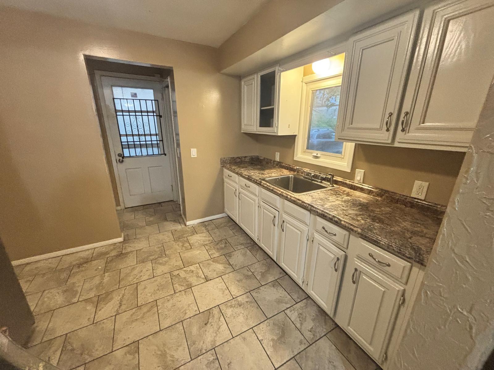 8610 Jeffries Ave – photo 5