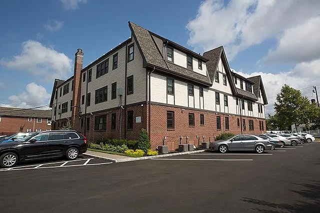Fairfield Tudor at Bay Shore – photo 5
