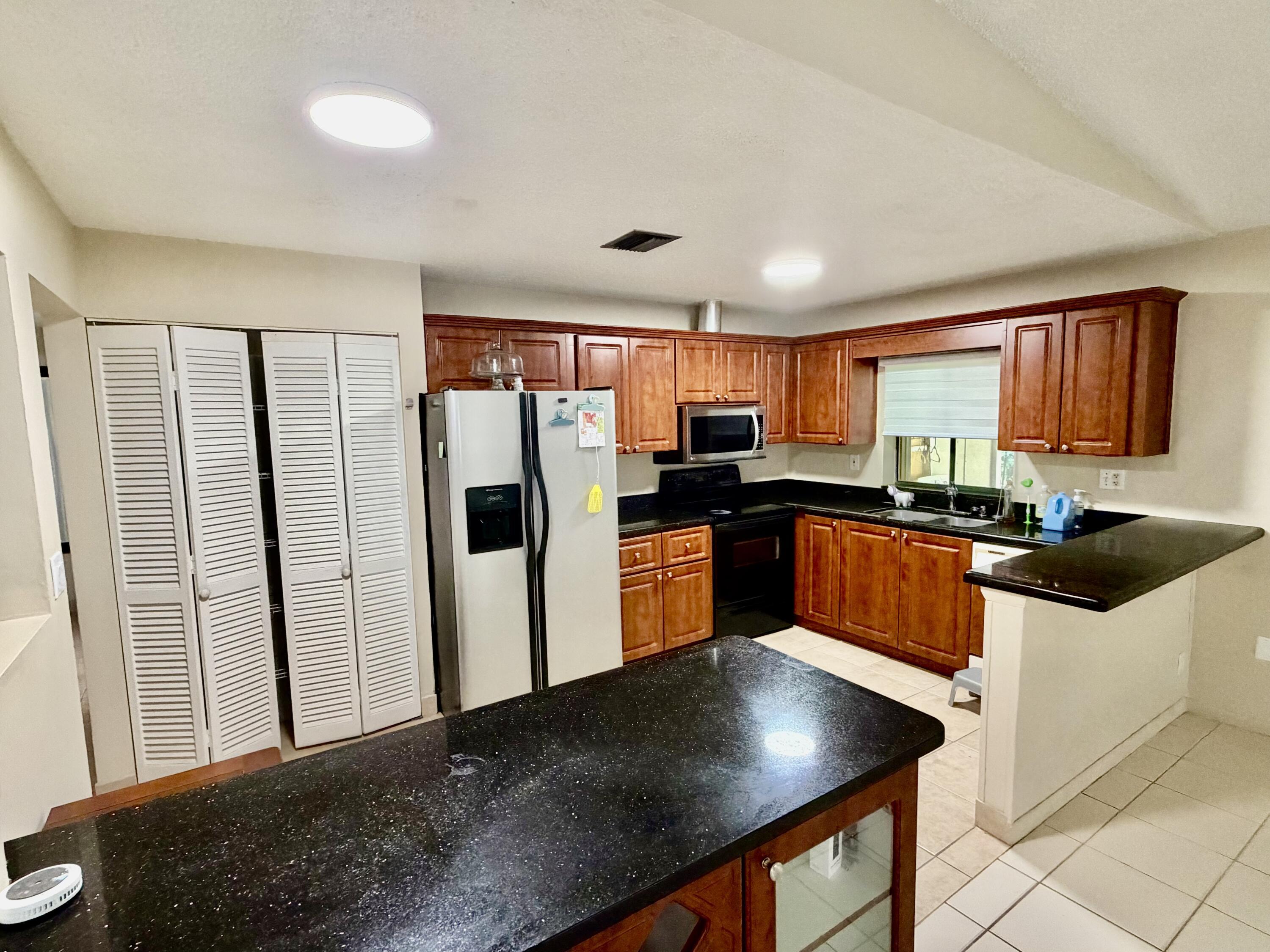 7714 SW 8th Ct – photo 3