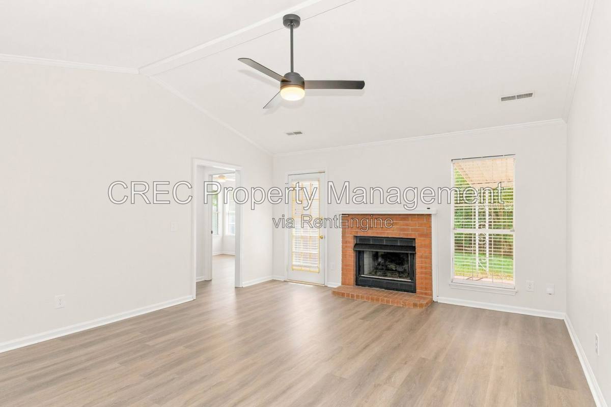 136 Chandler Dr – photo 4