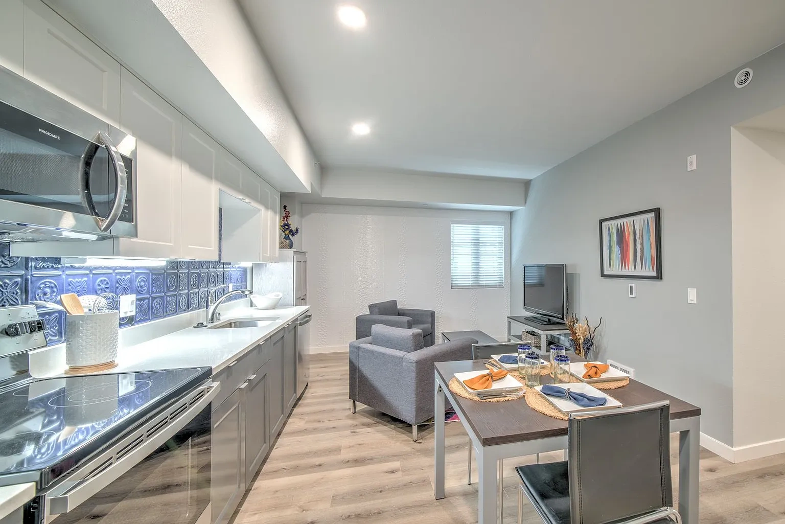 Den – photo 1