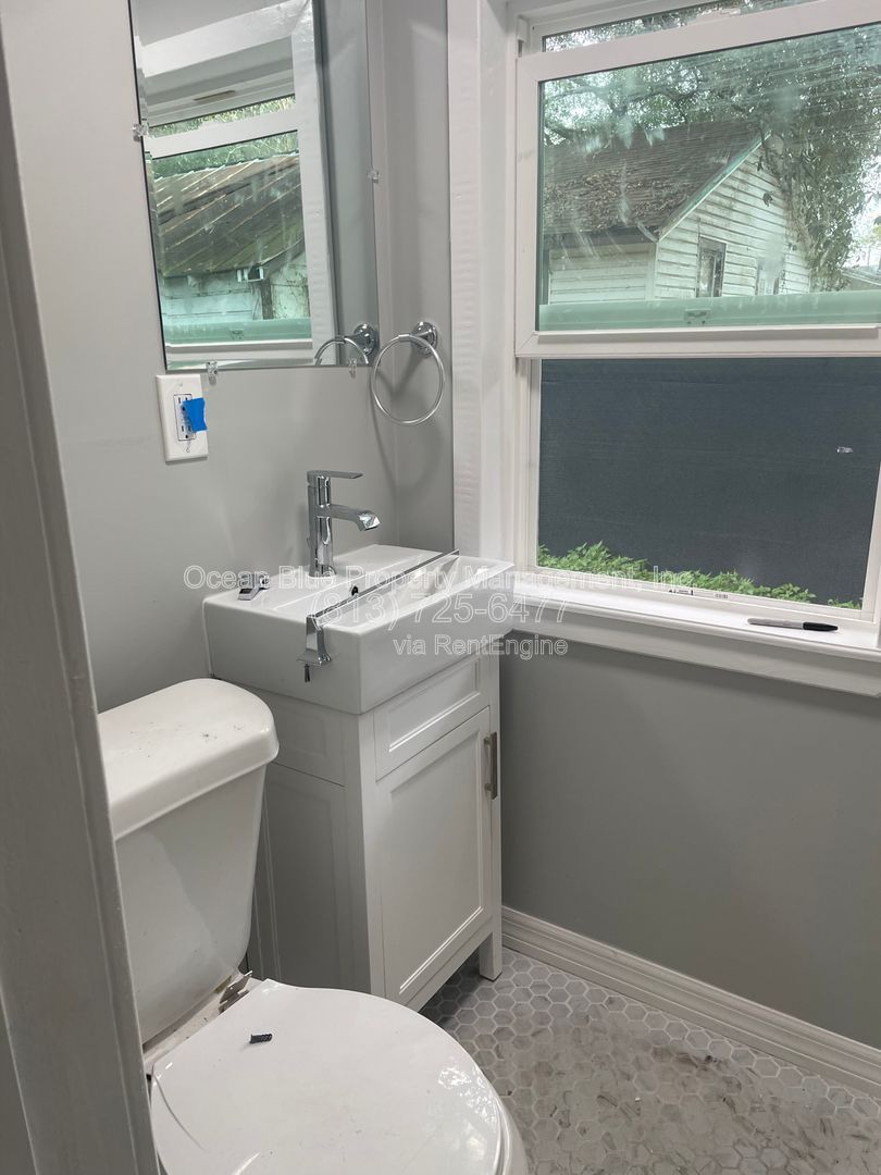 2010 E Waters Ave unit 3 – photo 5