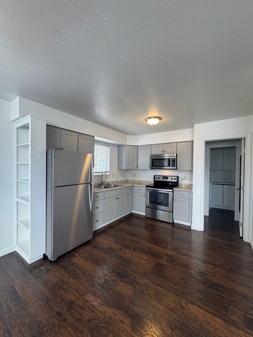 417 E Locust St unit #7 – photo 1