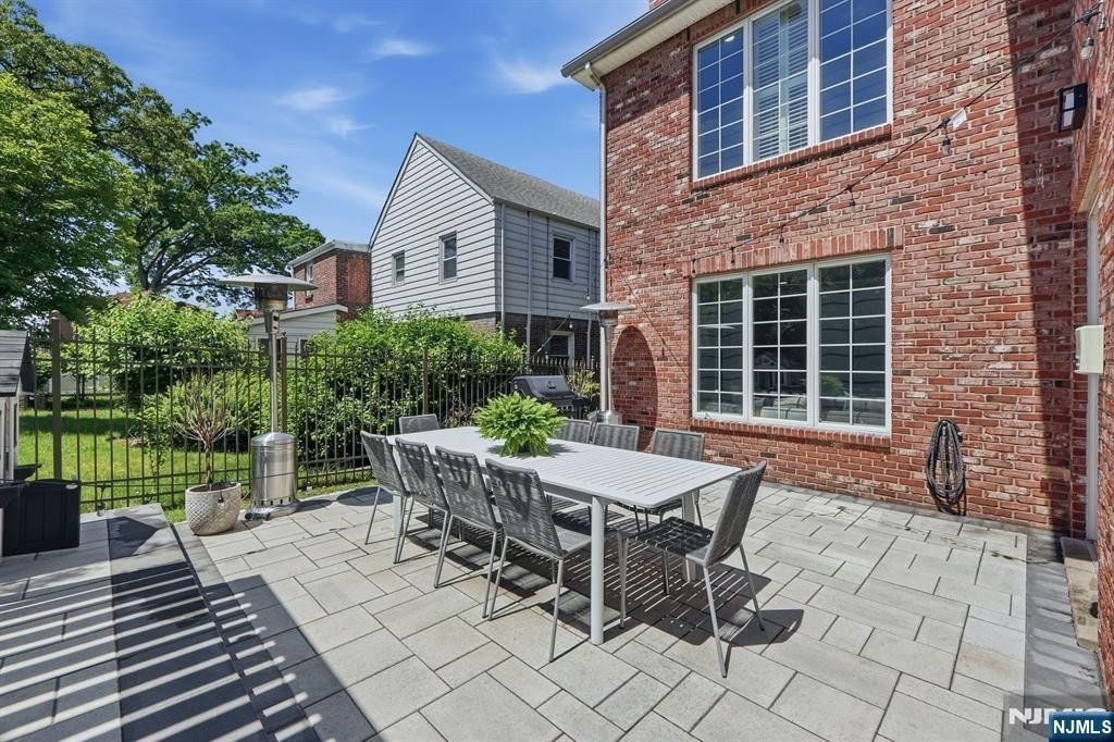 70 McElroy Ave – photo 4