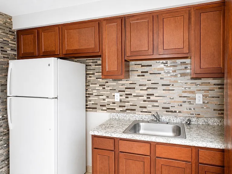 290 W College St unit A-6 – photo 3