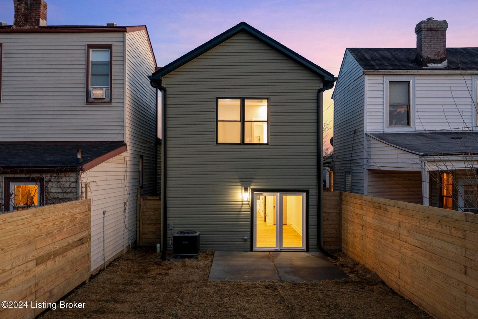 923 E Oak St – photo 3
