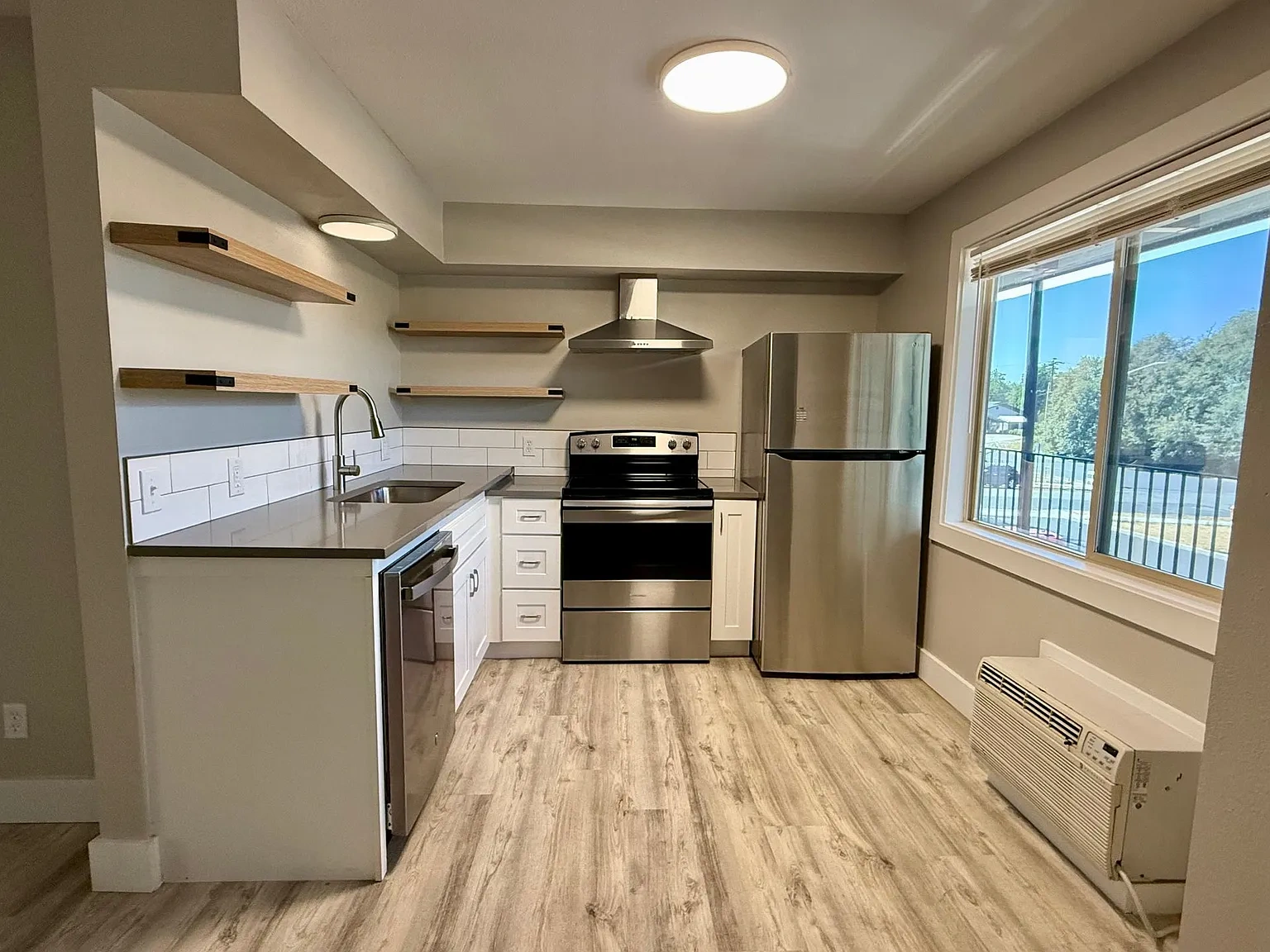Mission Apartments – photo 3